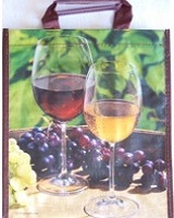 afbeelding wijndraagtas 6 flessen met glazen wijn en druivenmotief